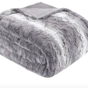 EUC! BeautyRest, reversible, 60” x 70”, 12 pound weighted blanket.